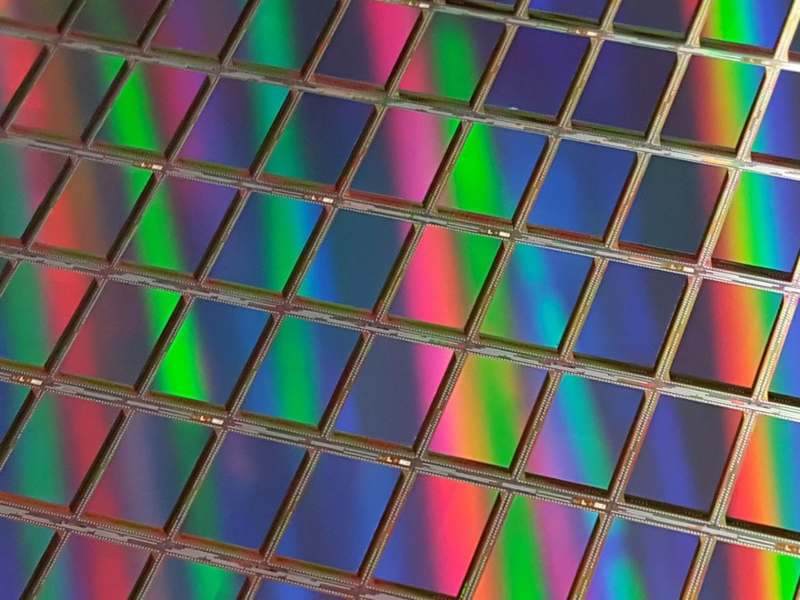 Ausschnitt eines Wafers mit Chip Scale Packages für IR-Bildsensoren 