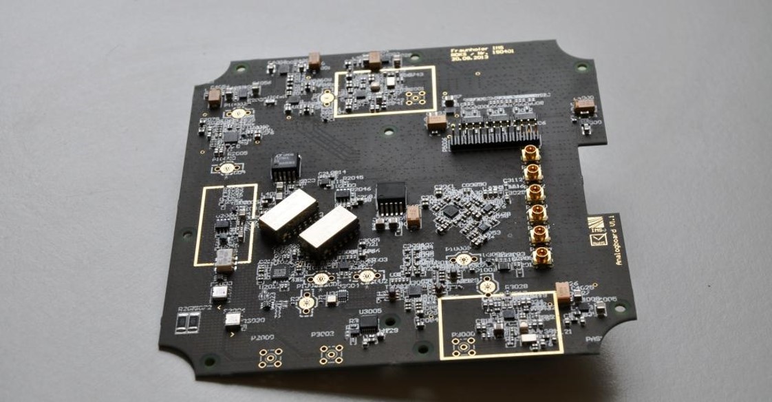 Vom Fraunhofer IMS entwickeltes Elektronik-Modul für ein SHF-RFID Lesegerät