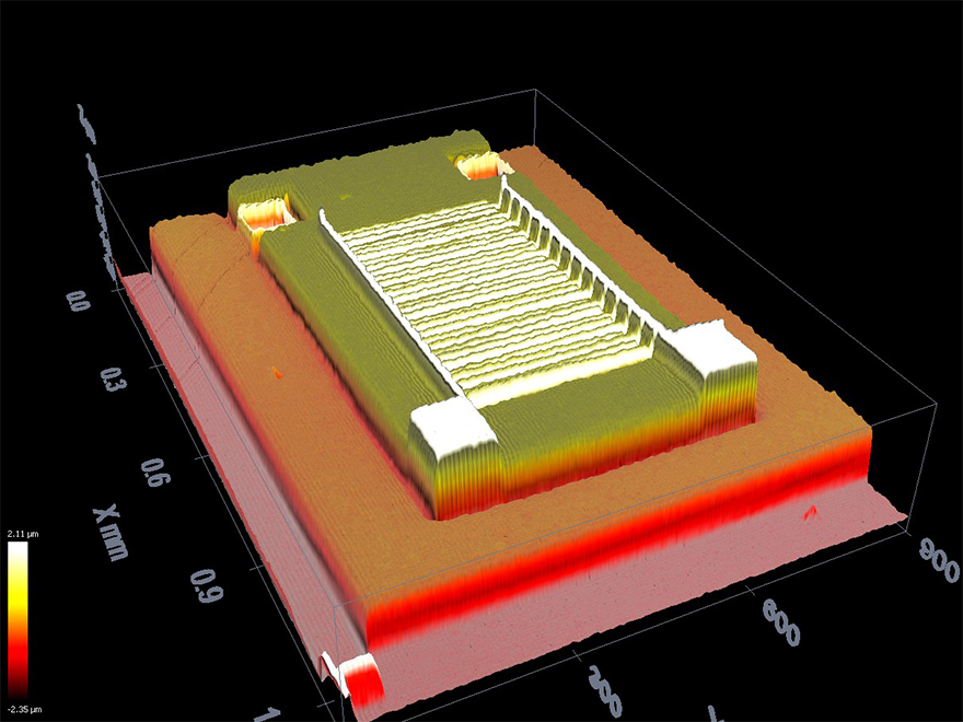 Topographie des BioMEMS mit Interdigitalelektroden zum Anregen der piezoelektrischen Membran