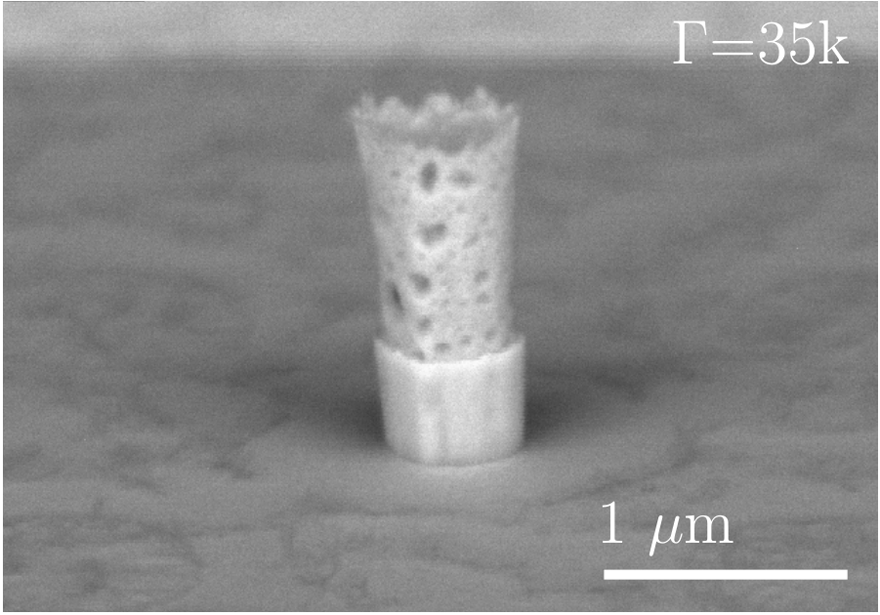 Dreidimensionale Nano-Hohlnadeln sind von einem Passivierungsmantel umgeben.  