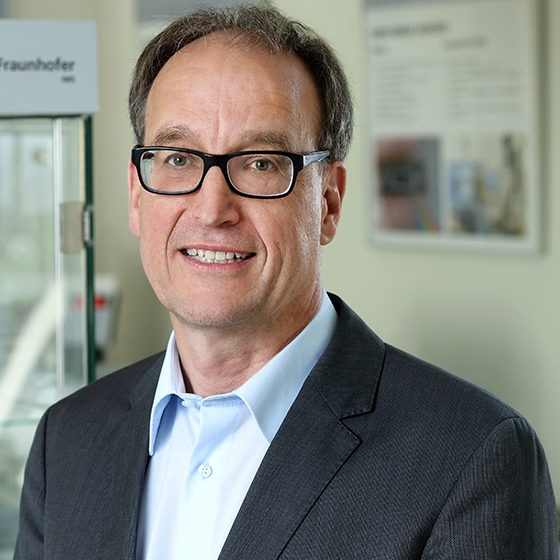 Ein Portrait des Institutsleiter des Fraunhofer IMS Prof. Dr. rer. nat. Anton Grabmaier
