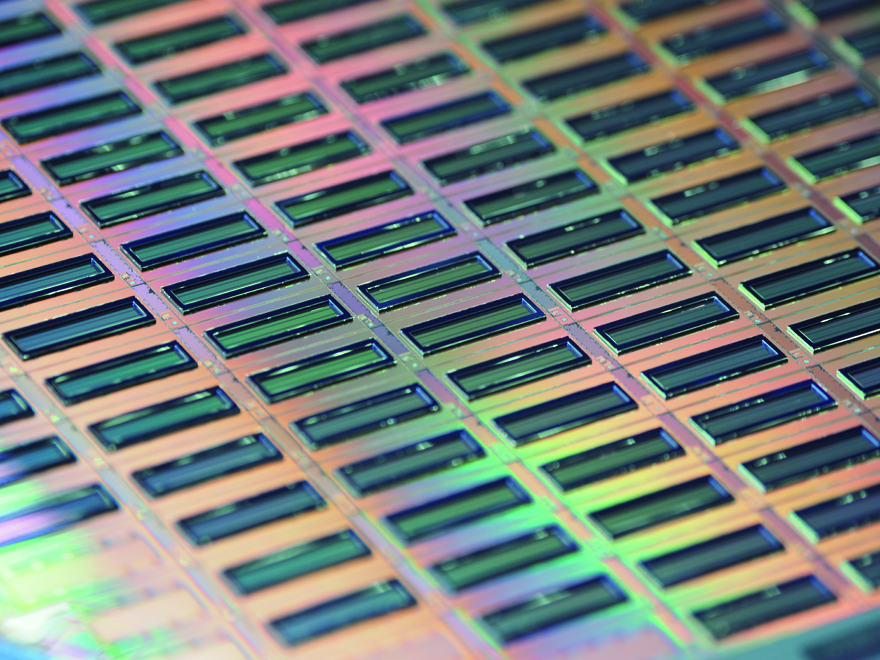 8““-Wafer mit bestückten Detektor-Chips, hergestellt über Chip-zu-Wafer-Verfahren