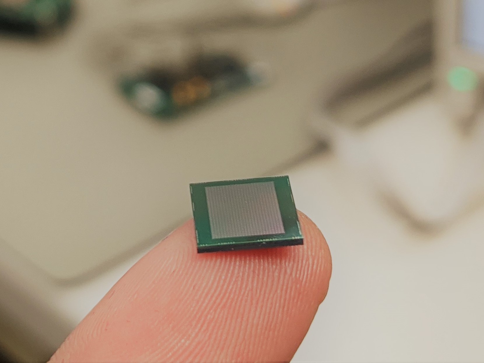 Sensor CSPAD αlpha auf einem Finger 