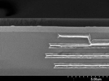 REM Querschnitt der 4 Metalllagen der 0,35µm CMOS Technologie 