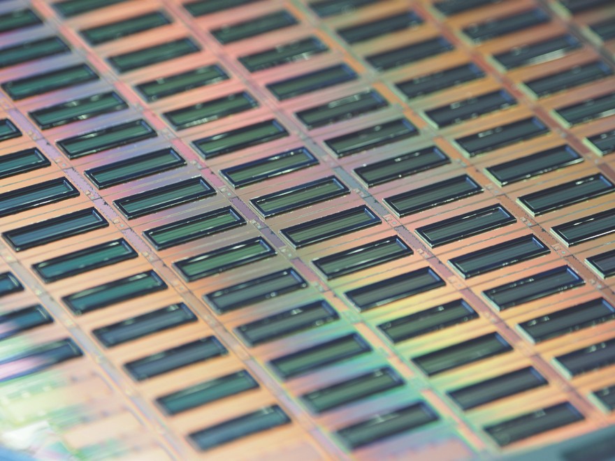 3D-Integration von Detektor-Chips mit signalverarbeitender Schaltungslogik mittels SLID-Bondverfahren
