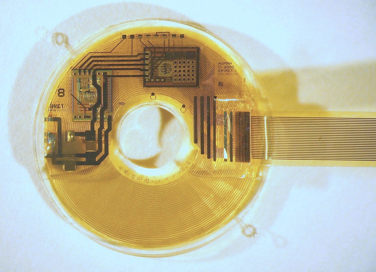 Retinal-Implant: Encapsulation and electronics