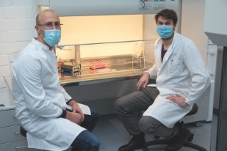 Ein Teil des Forschungsteams: Sebastian Kruß (links) und Robert Nißler